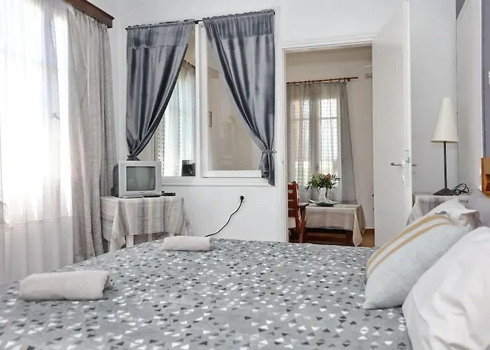 Nest At The Port Apartment