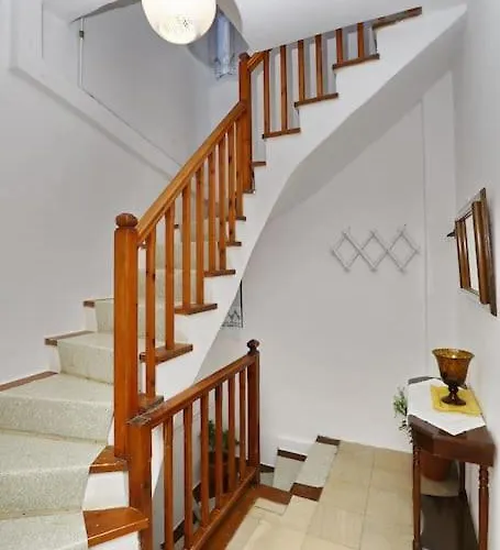 Nest At The Port Apartment