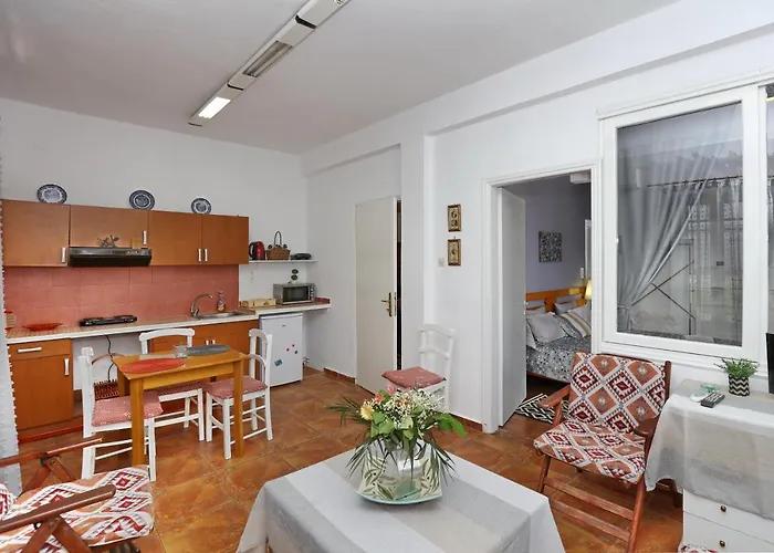 Nest At The Port Apartment